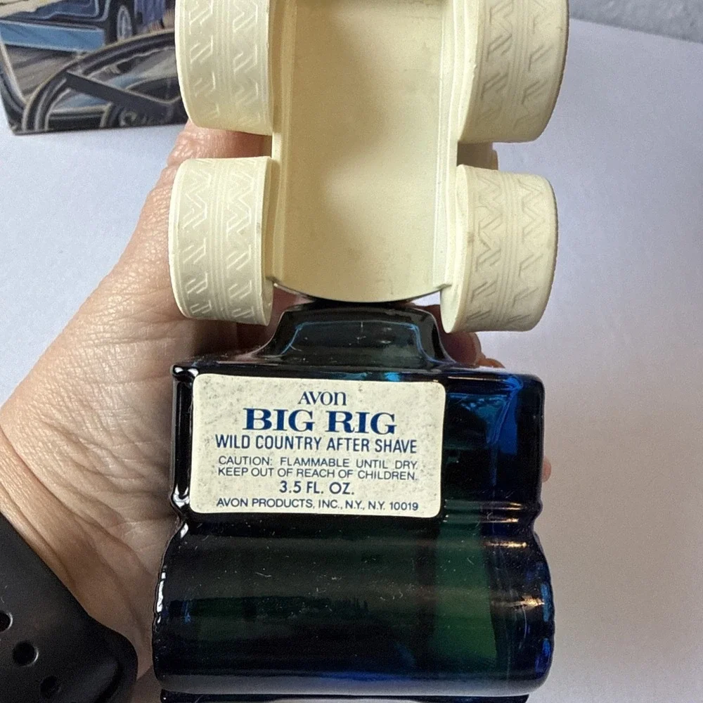 Vintage Avon Big Rig Truck After Shave & Talc Set FULL With Box 1970s Decanter